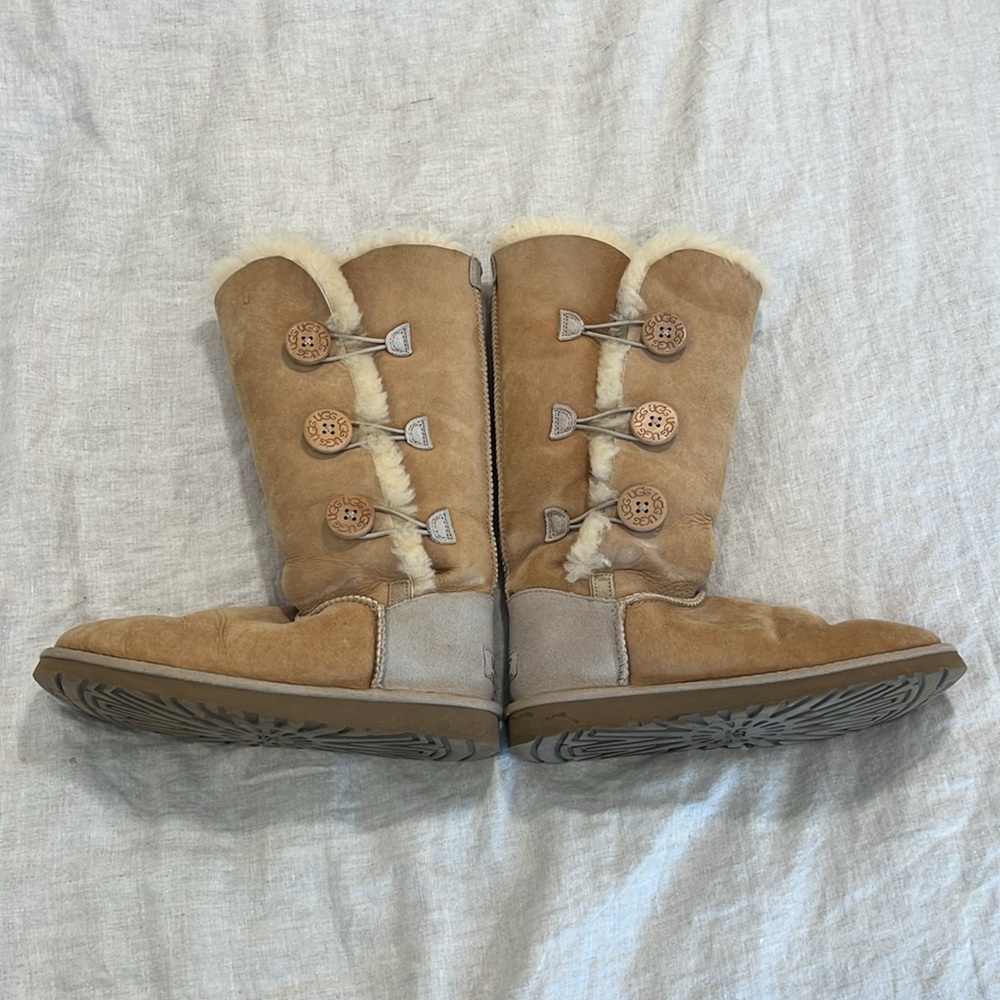UGG Bailey Triplet Womens size 8 Boot Suede Tall Winter Button Pull On